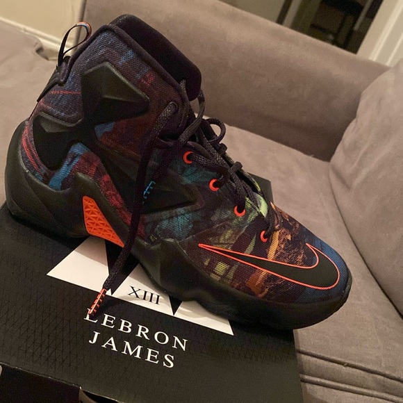 Women’s Black/Black-HYPR ORANGE LEBRON XIII (GS) size 7Y - Picture 1 of 4
